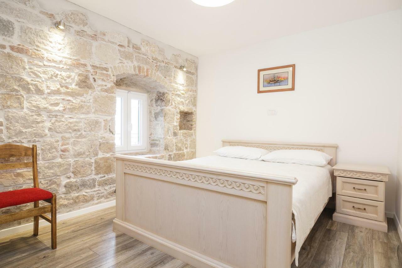 Stone Apartman Varos Split Bagian luar foto